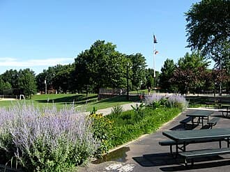 Middle Village, Queens — Wikipedia
